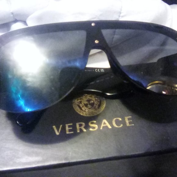 Versace - Picture 1 of 1